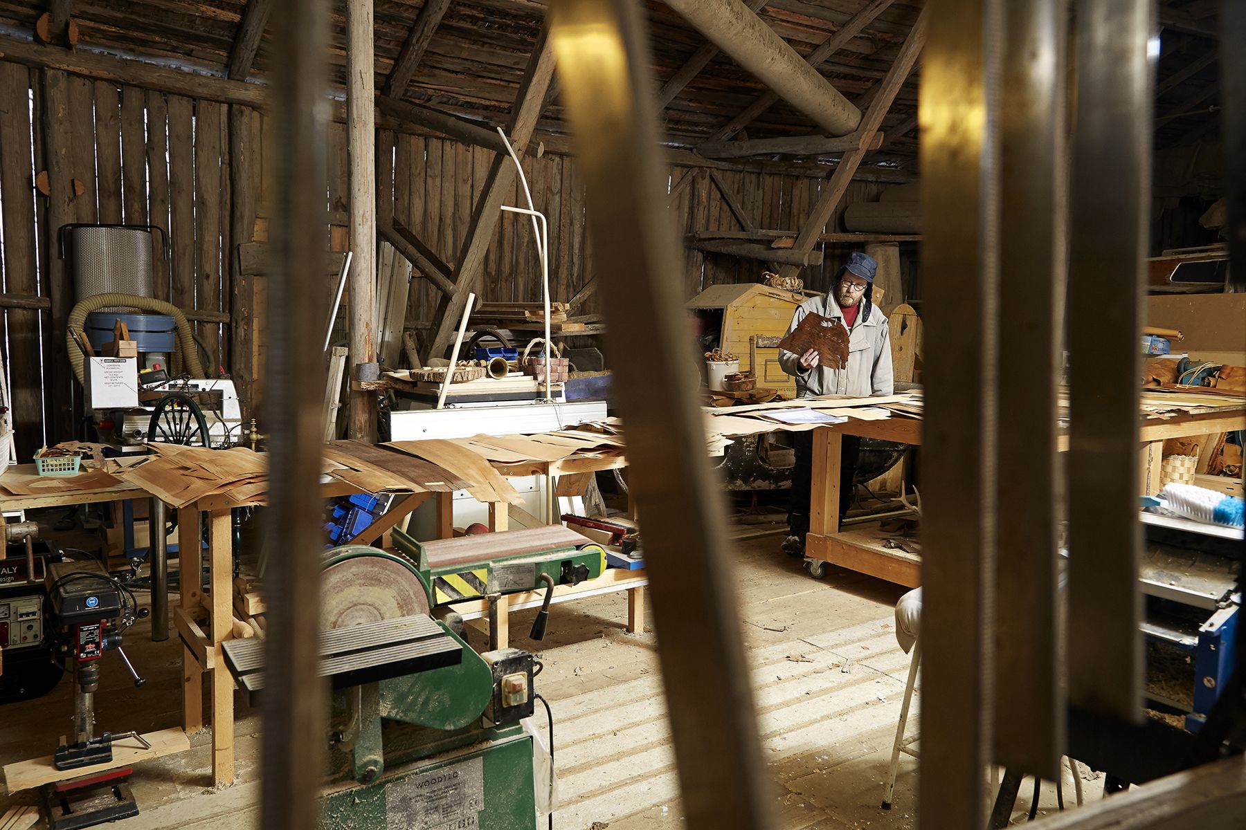 Erkki Ojala verstaallaan.