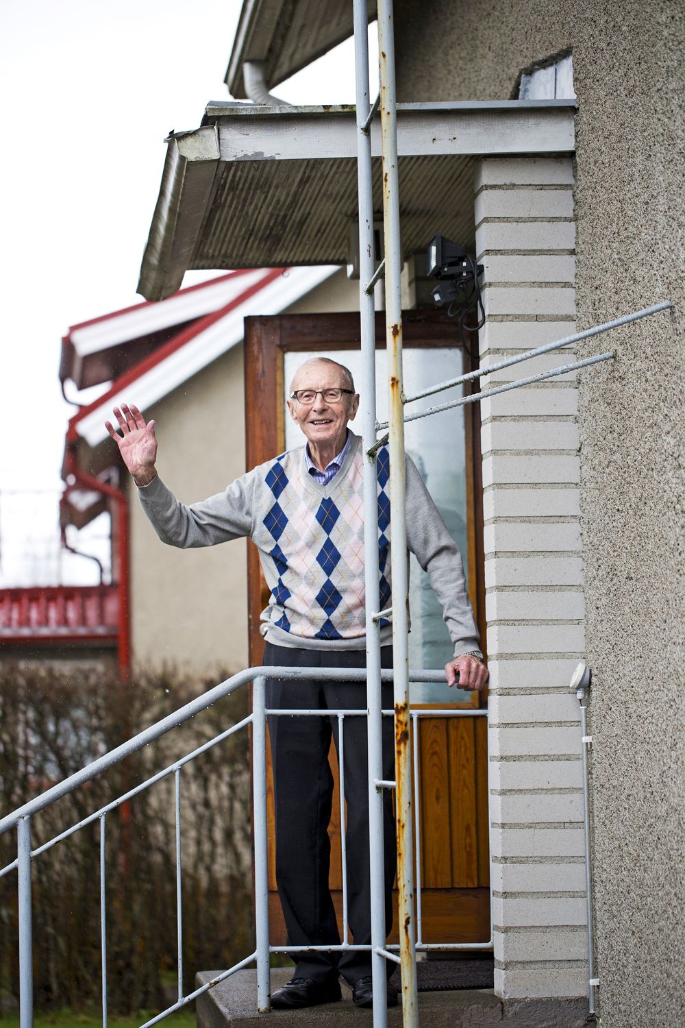 Leo Rautio kotinsa portailla.