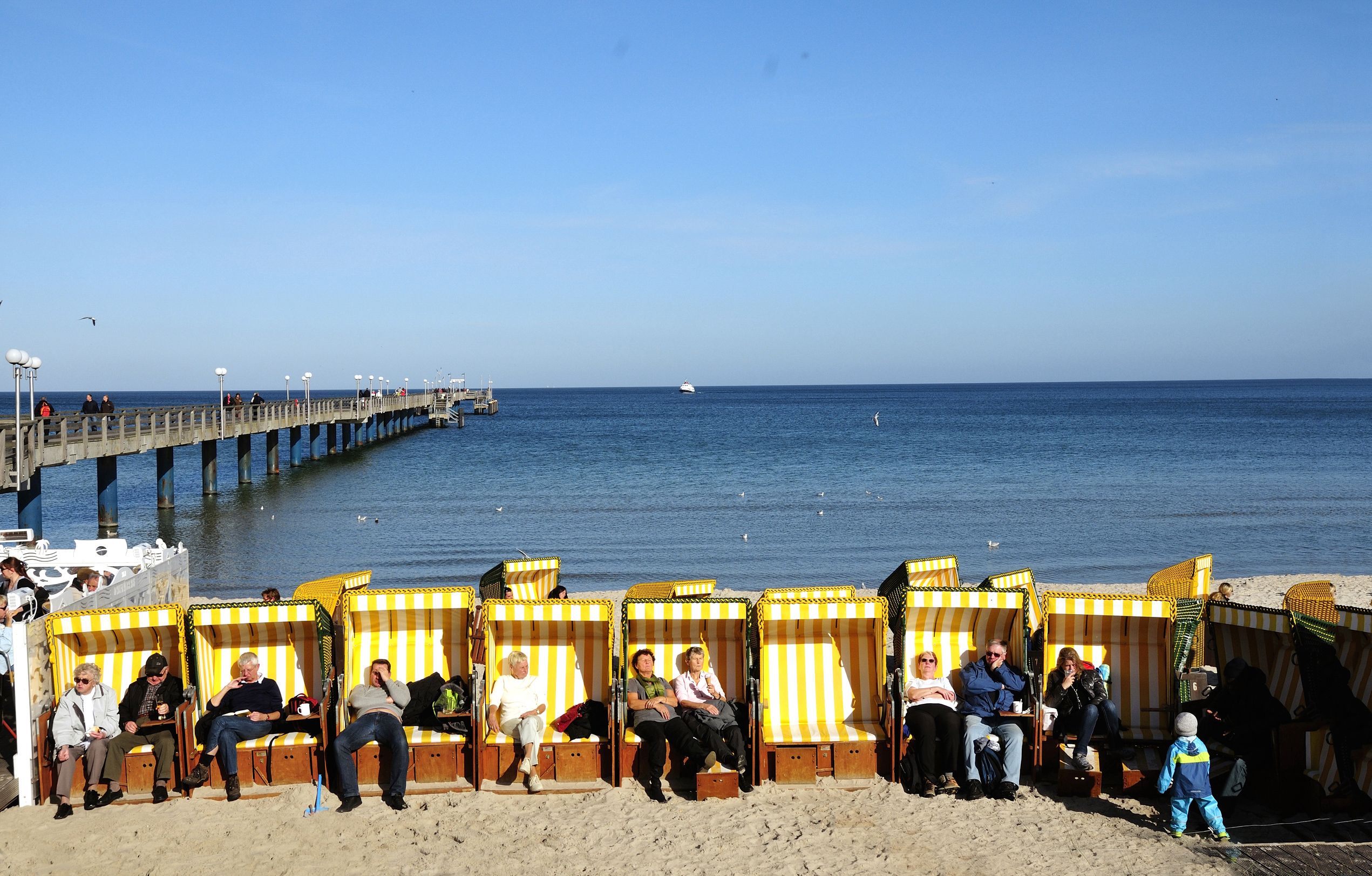 Rügenin rannoilla tarkenee istuskella jo aikaisin keväällä ja myöhään syksylläkin.