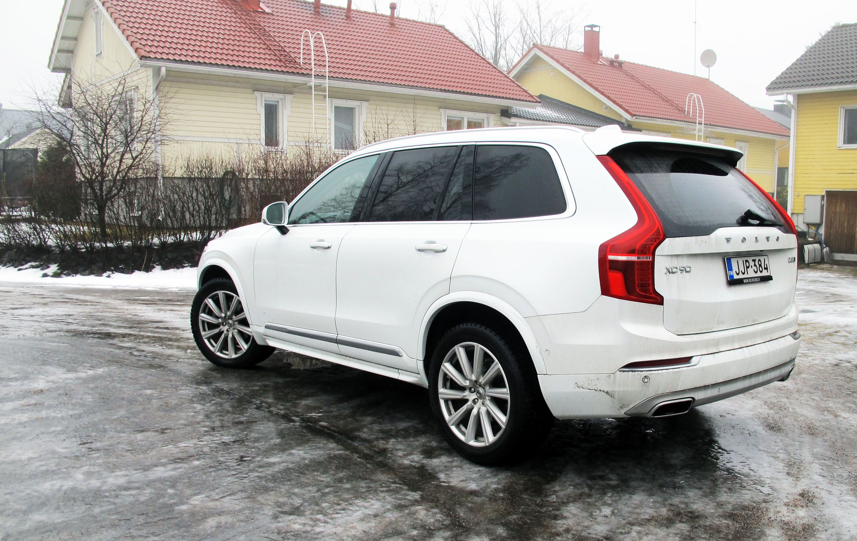 XC90 sopii totisempaankin käyttöön: maavara on 27 senttiä ja vetokyky 2700 kiloa.