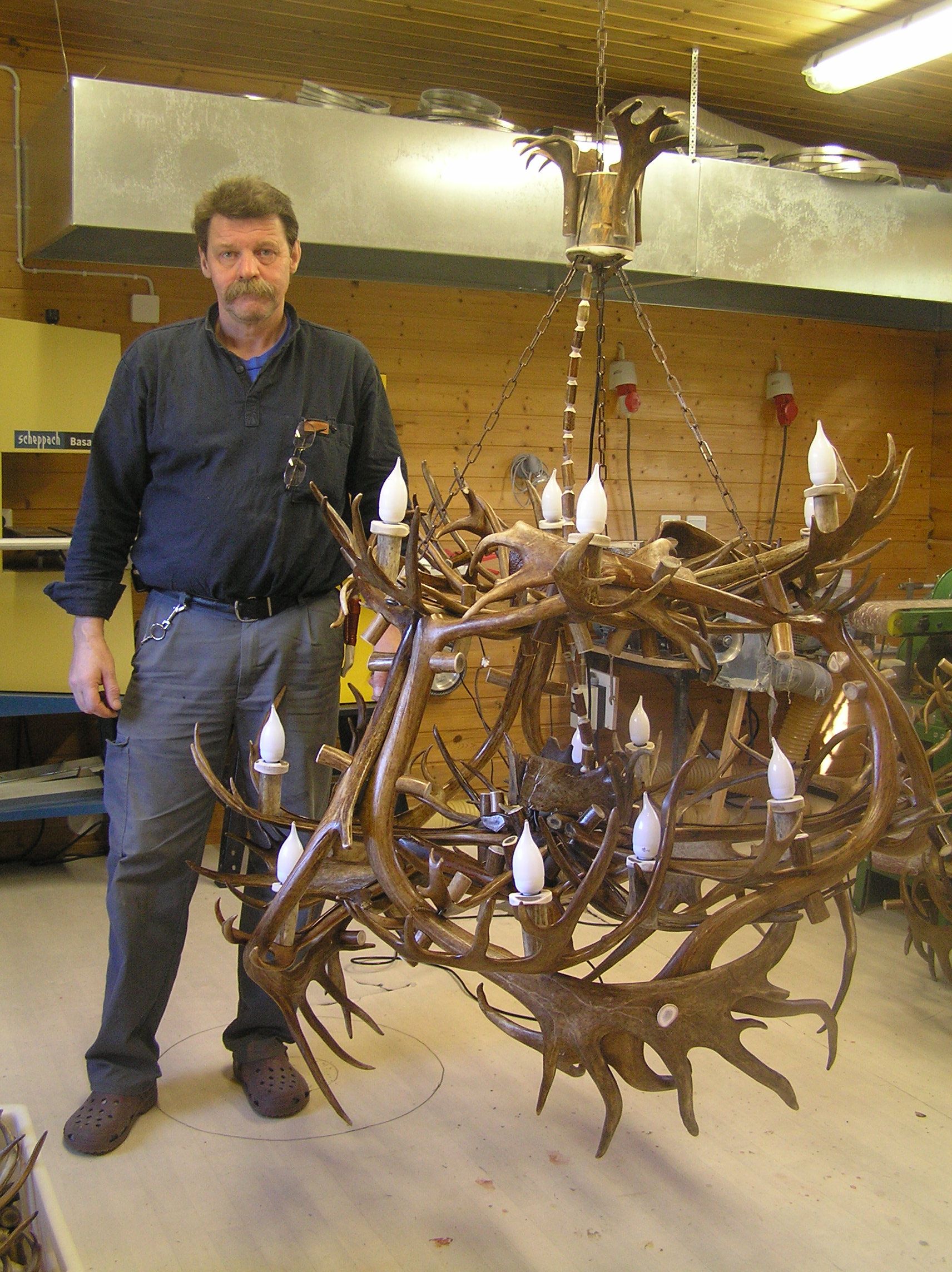 Poronkyynel-valaisin.