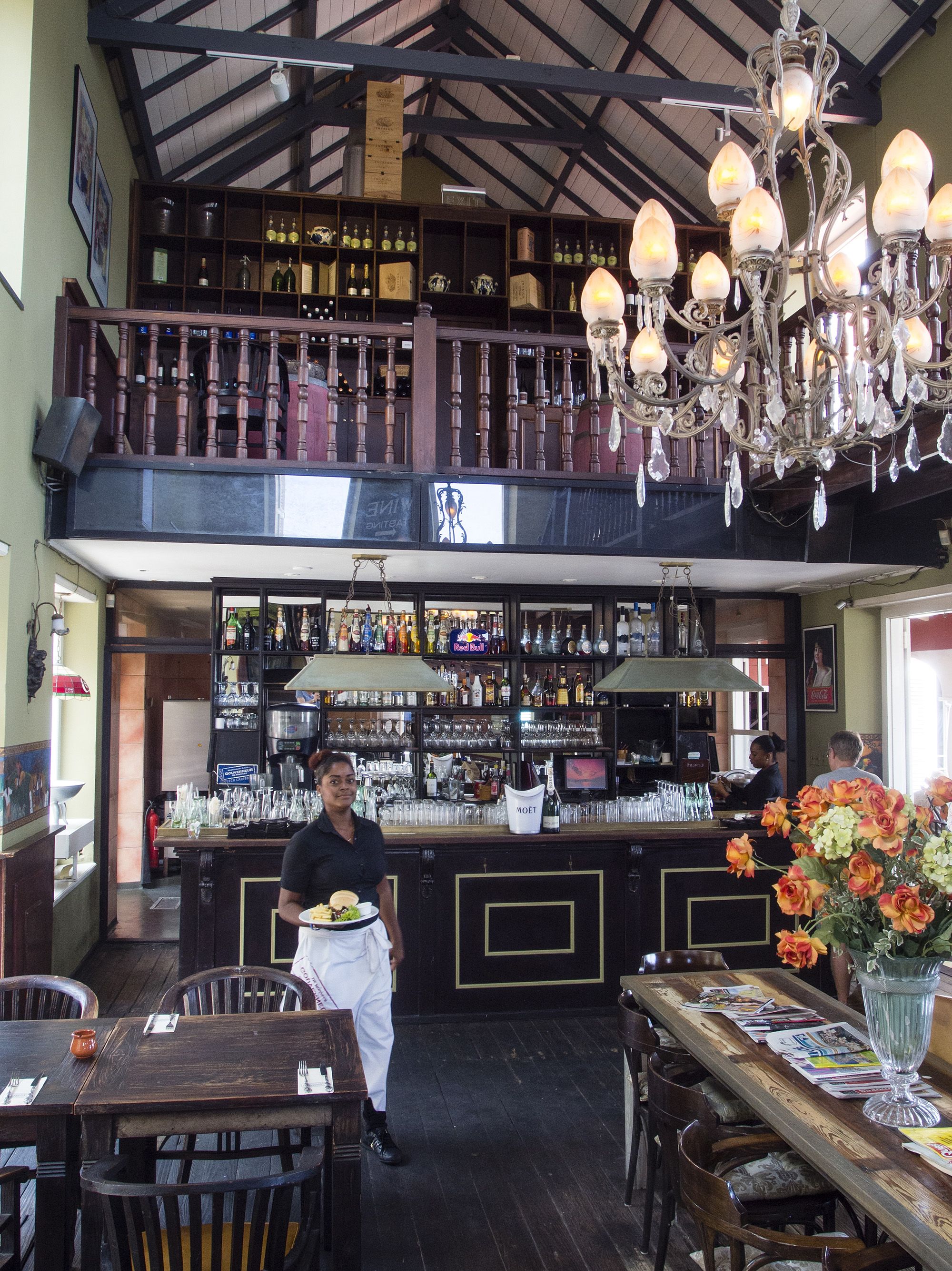 Ravintola Gouverneur on vanha kuvernöörin virka-asunto.