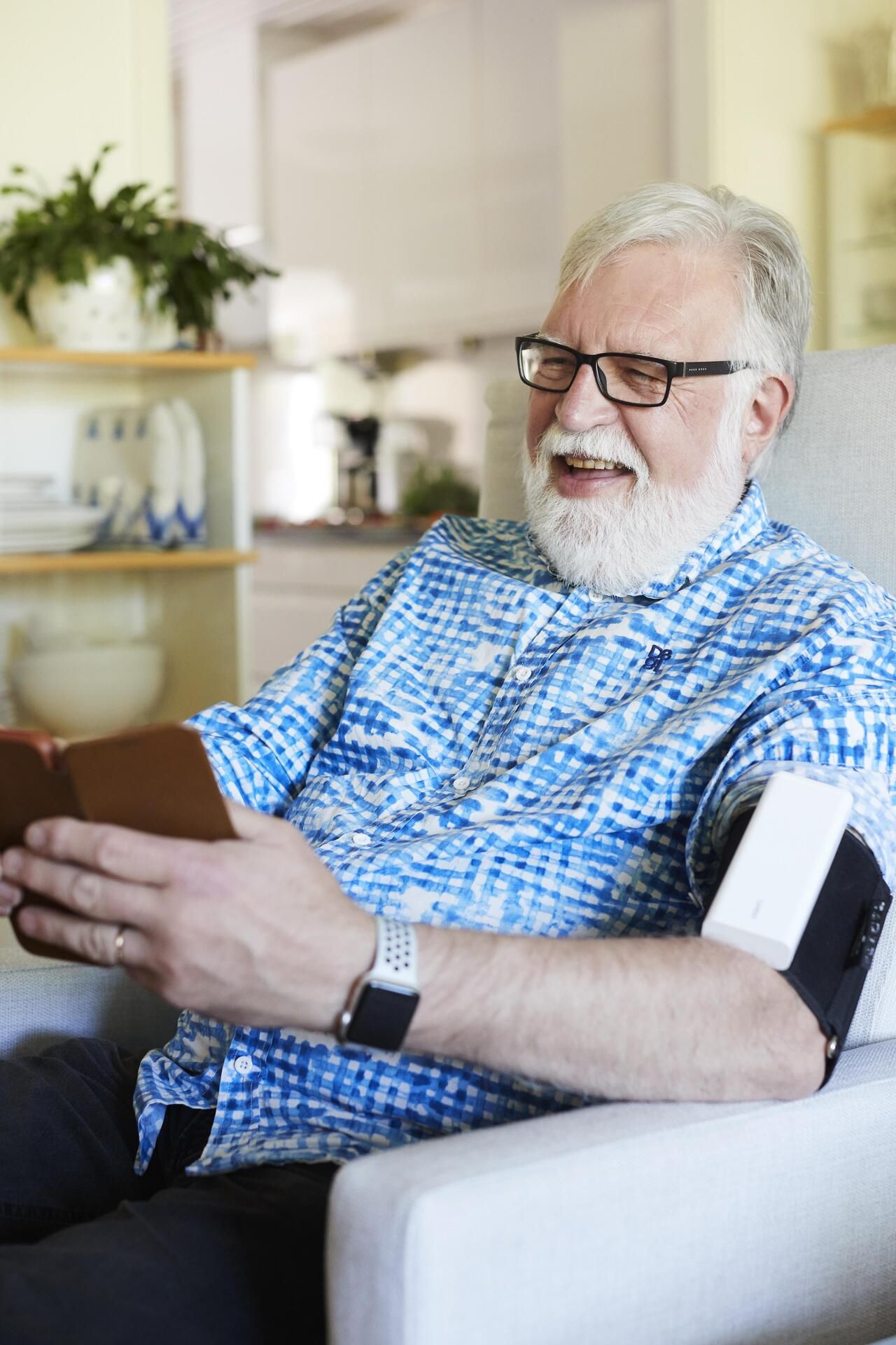 Verenpaineen mittaaminen ei enää jännitä Juhaa.