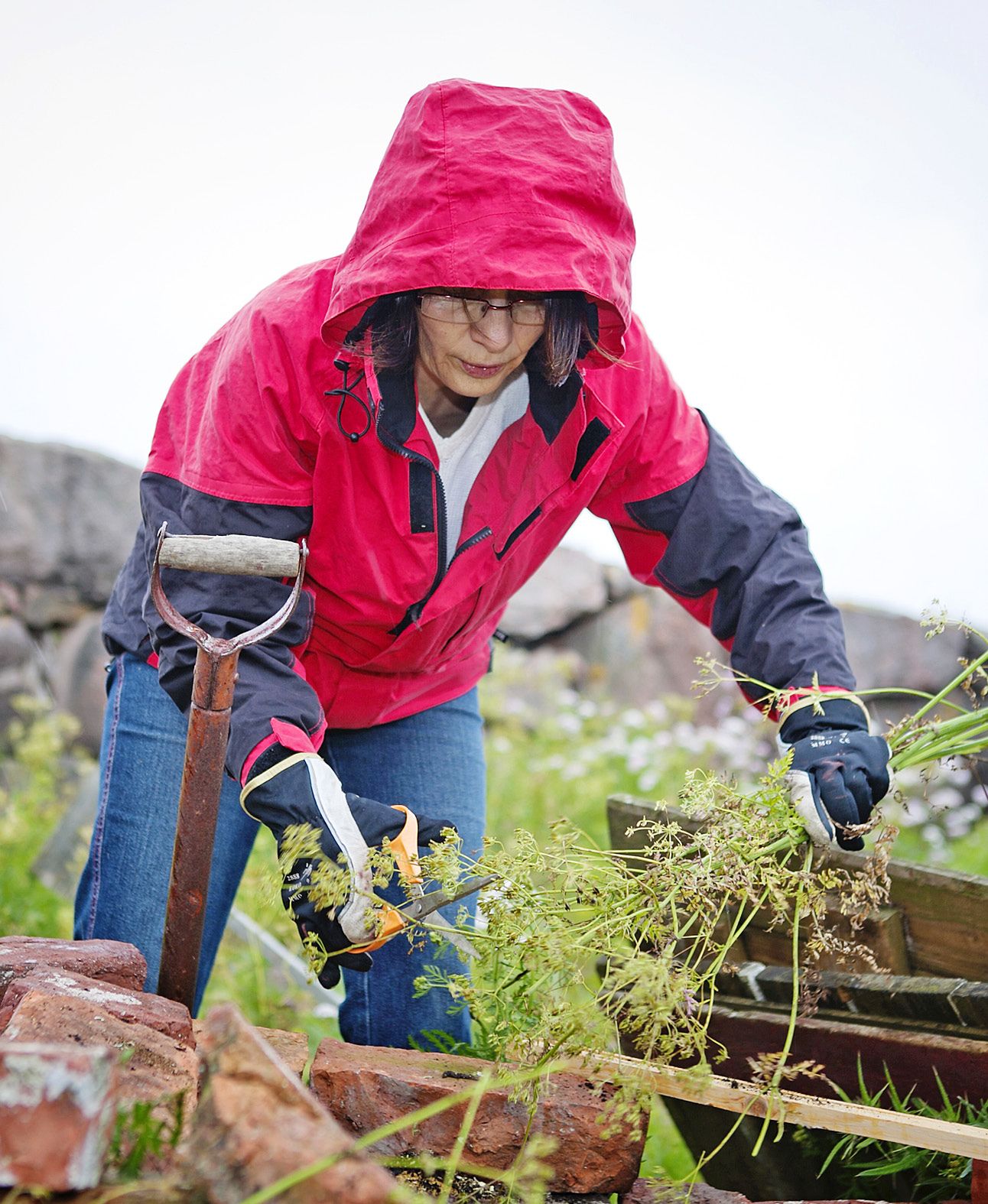 Takoolaisilla riittää puuhaa koko päiväksi, sillä saarella arkiset askareet hoituvat lihasvoimin.