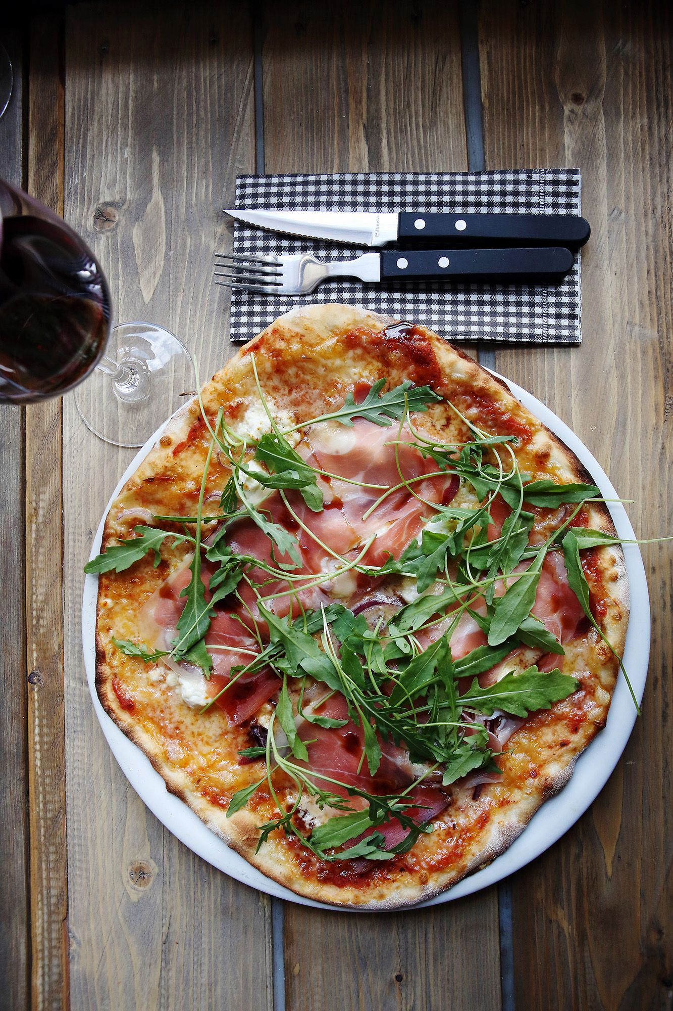 Pub Niskassa syödään Strömsö-kokki Micke Björklundin kehittämiä pizzoja.