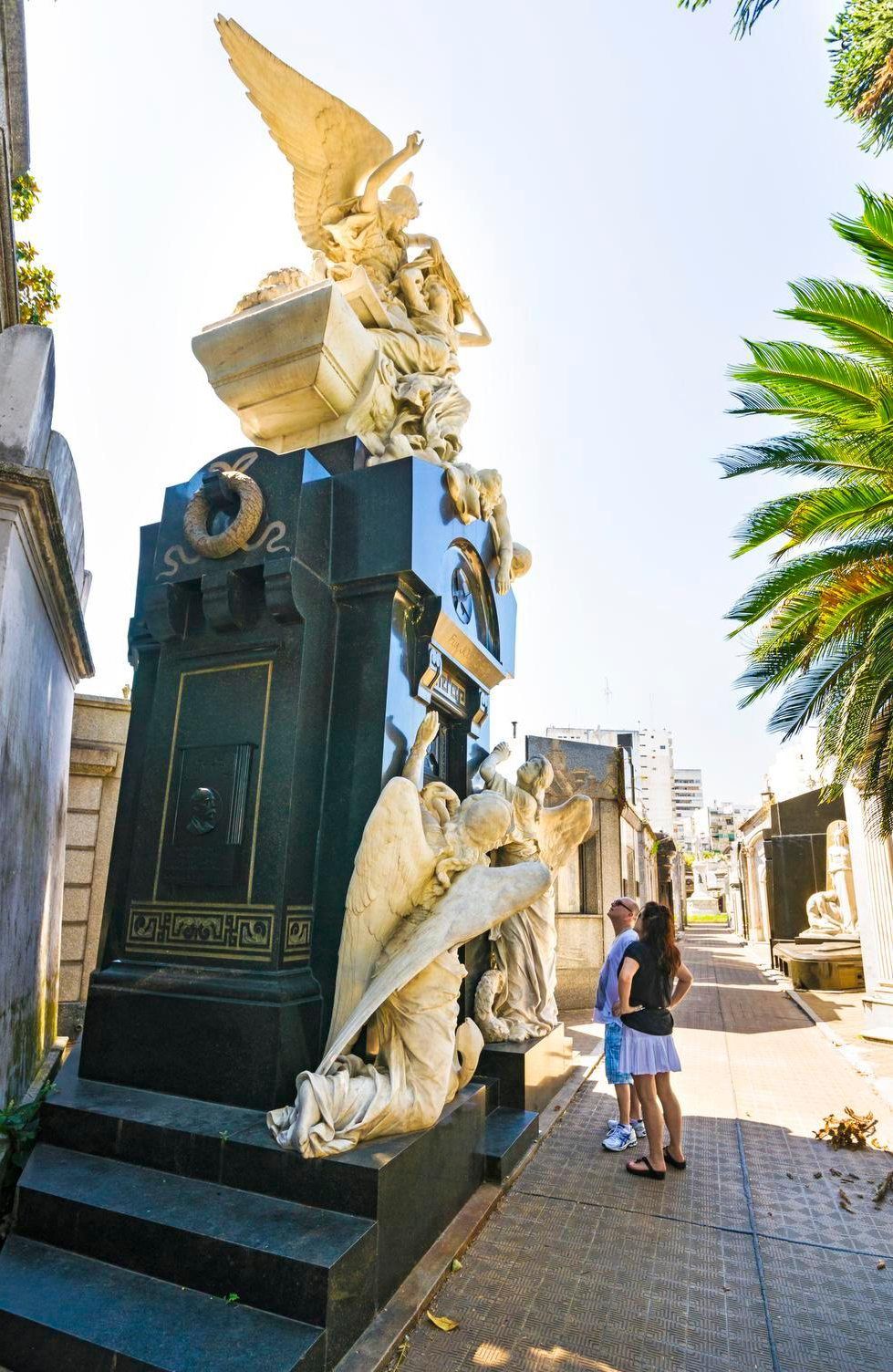 Diplomaatti José Clemente Paz kuoli Monacossa 1912 mutta haudattiin Buenos Airesiin.