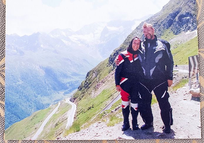 Tuore kihlapari Alpeilla vuonna 2006.