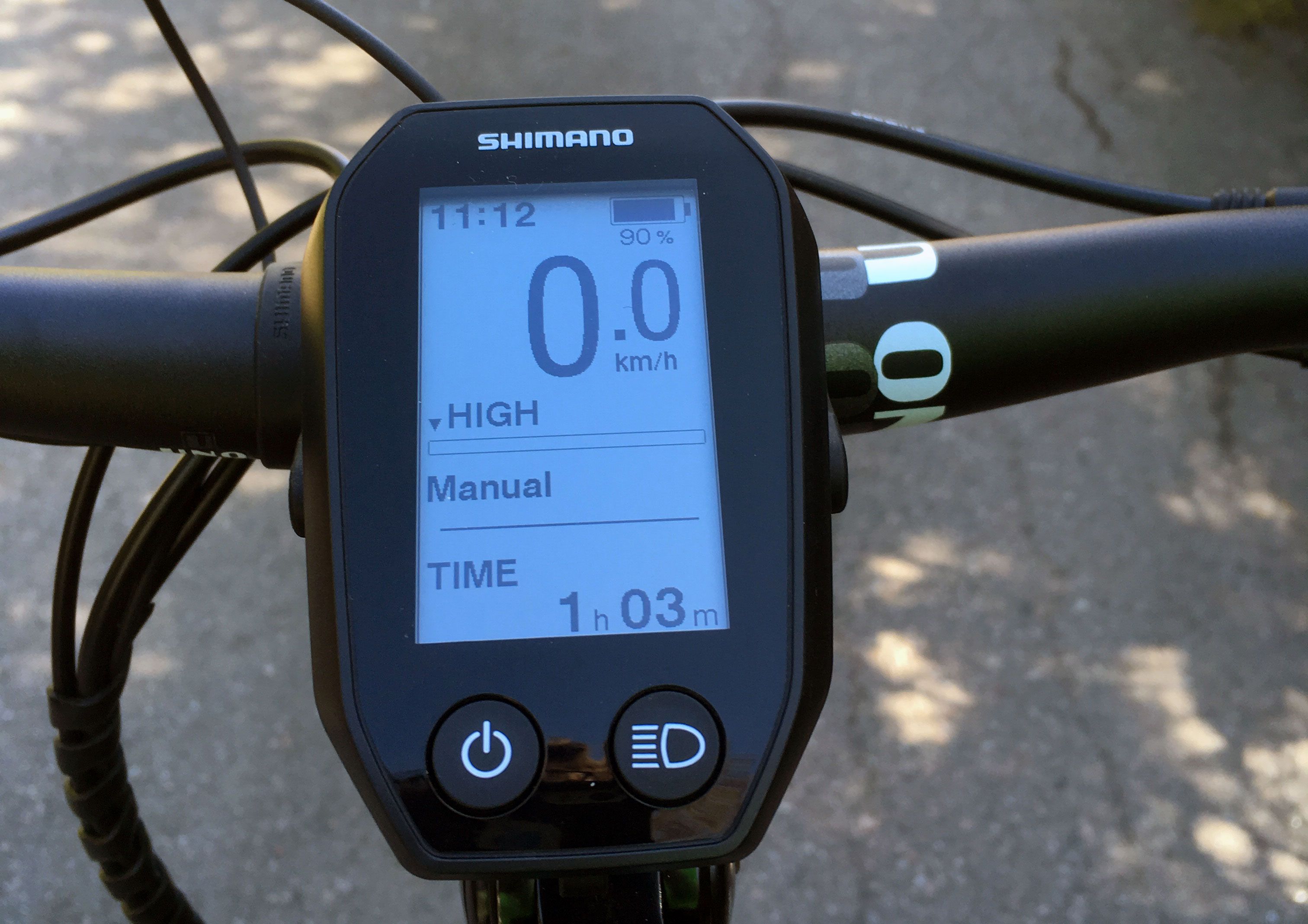 Ohjauspaneeli kertoo nopeuden, akun varauksen ja sähkömoottorin avustustason.