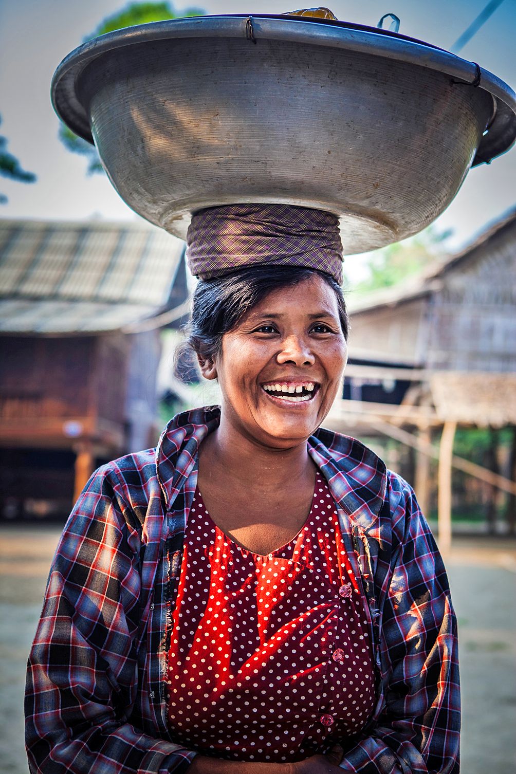 Kankaasta pyöräytettävä tötterö pitää isonkin vadin paikoillaan. 