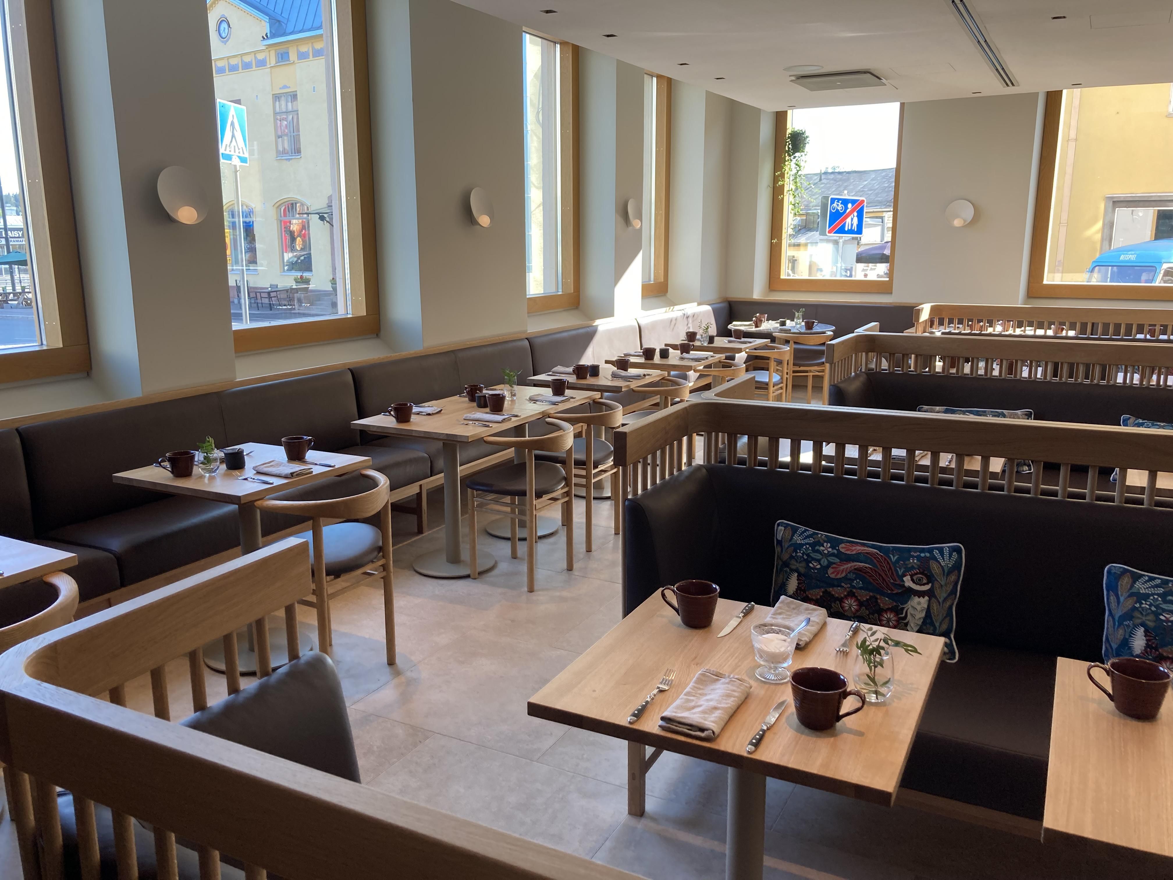 – Kiinnitän nykyään aiempaa enemmän huomiota rasismiin, Aila Pulkkinen sanoo. Aila on naimisissa ja hänellä on kolme lasta ja neljä lastenlasta.