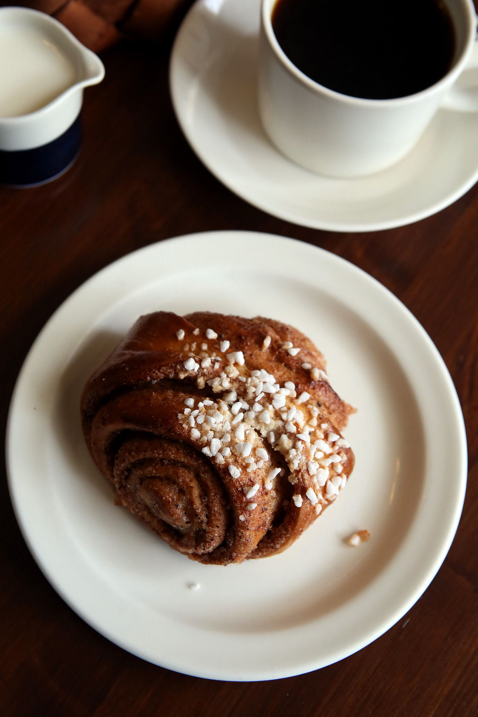 Vete-Katten täyttää 90 vuotta kahvin ja korvapuustin kera.