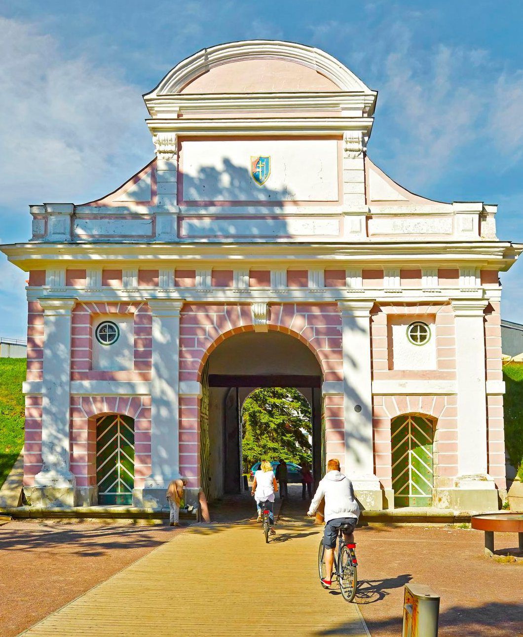 Pärnu on ollut alun perin linnake, ja Tallinnan portiksi kutsuttu kaariportti on ainoa 1600-luvulta säilynyt balttialainen portti.