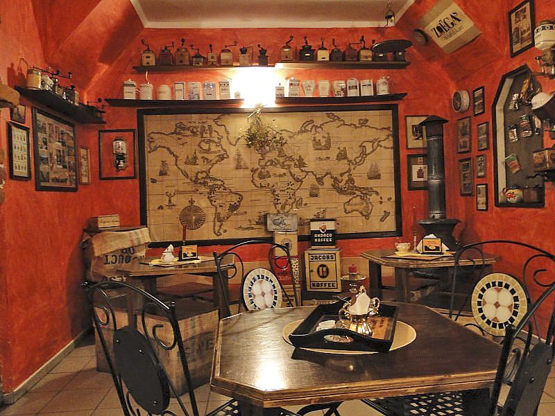 Kahvikissa liimautuu Požegnanie z Afrykan saliin.