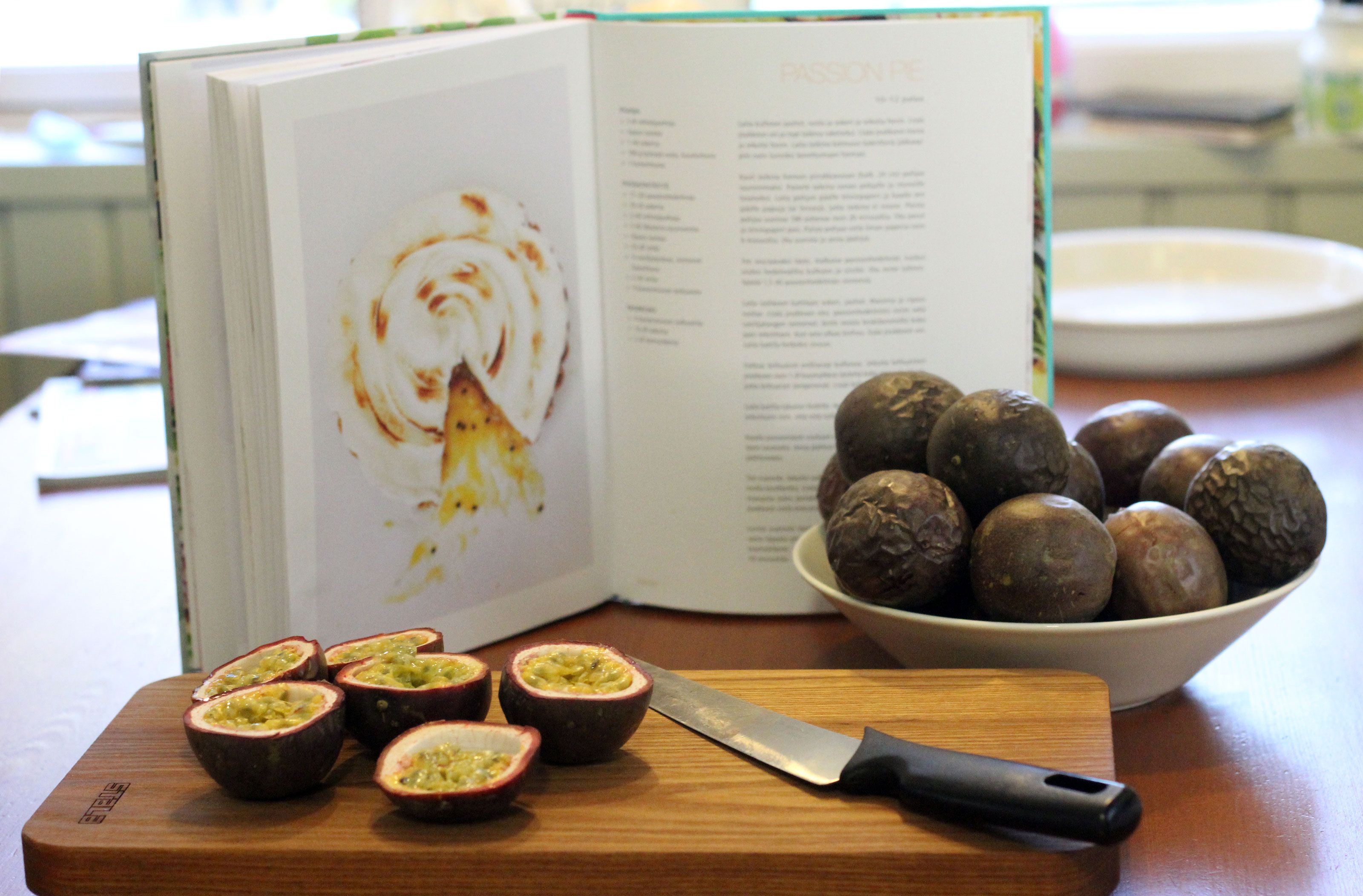 18 passionhedelmän kaapiminen ja siivilöiminen vei aikaa.