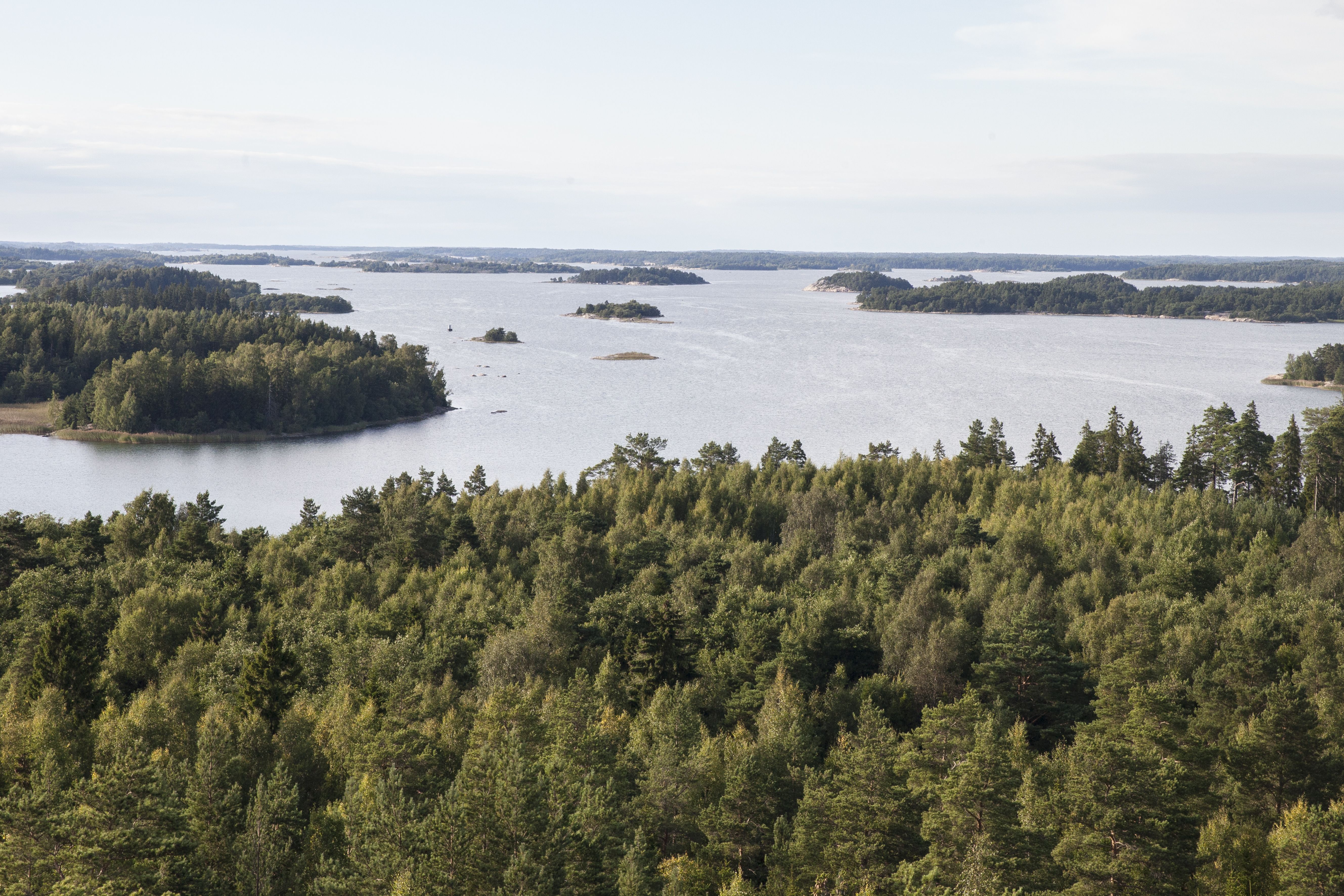 Vierailemisen arvoinen on myös Kasberget eli Kaasivuori, joka on Turun saariston korkein kohta. Kaasivuorelta voi nähdä Turun ja Naantalin rannoille saakka.
