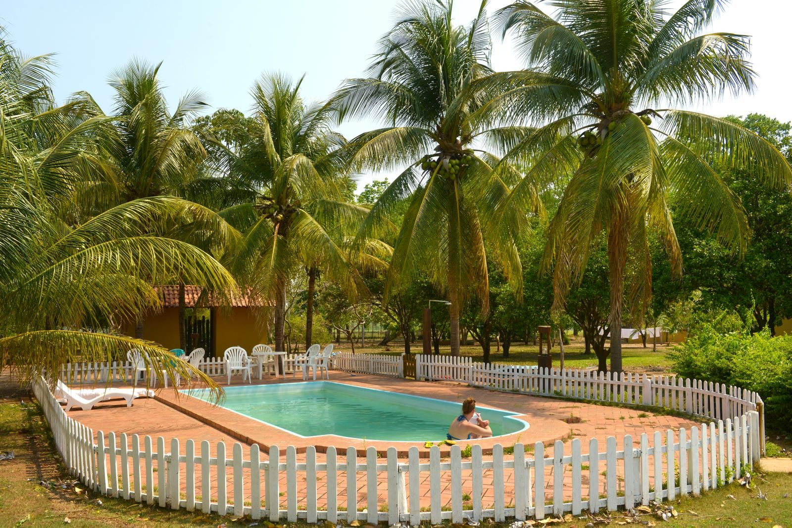 Uima-allas sopii hellepäivään.