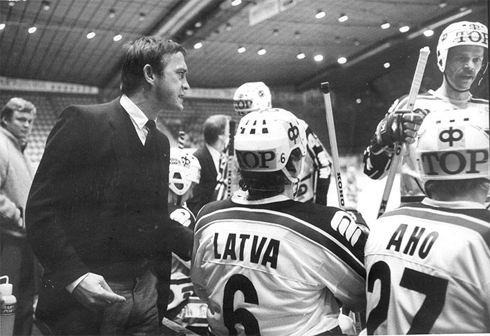 Pelaajauransa jälkeen Keinonen valmensi TPS:n ja Lukon SM-hopealle. Lisäksi hän toimi myös Ässien valmentajana.