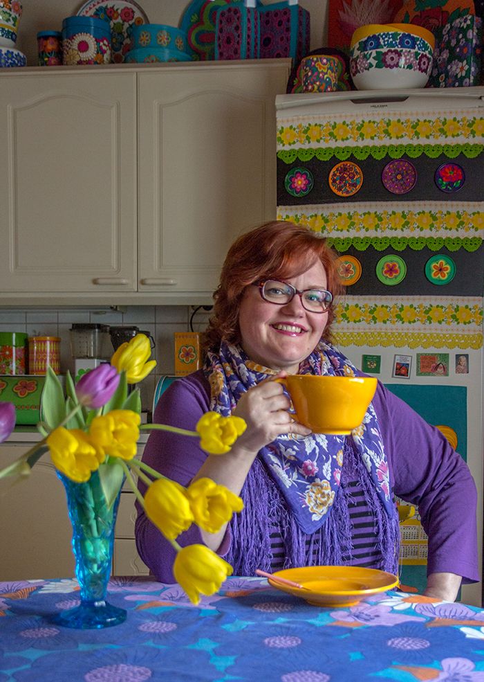 Jaana aloitti keittiön värimaailman uudistuksen keltaisesta.