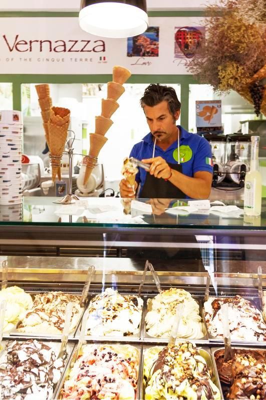 Vernazza-kylän mukaan nimetty gelateria on matkan arvoinen, Riikka neuvoo. 