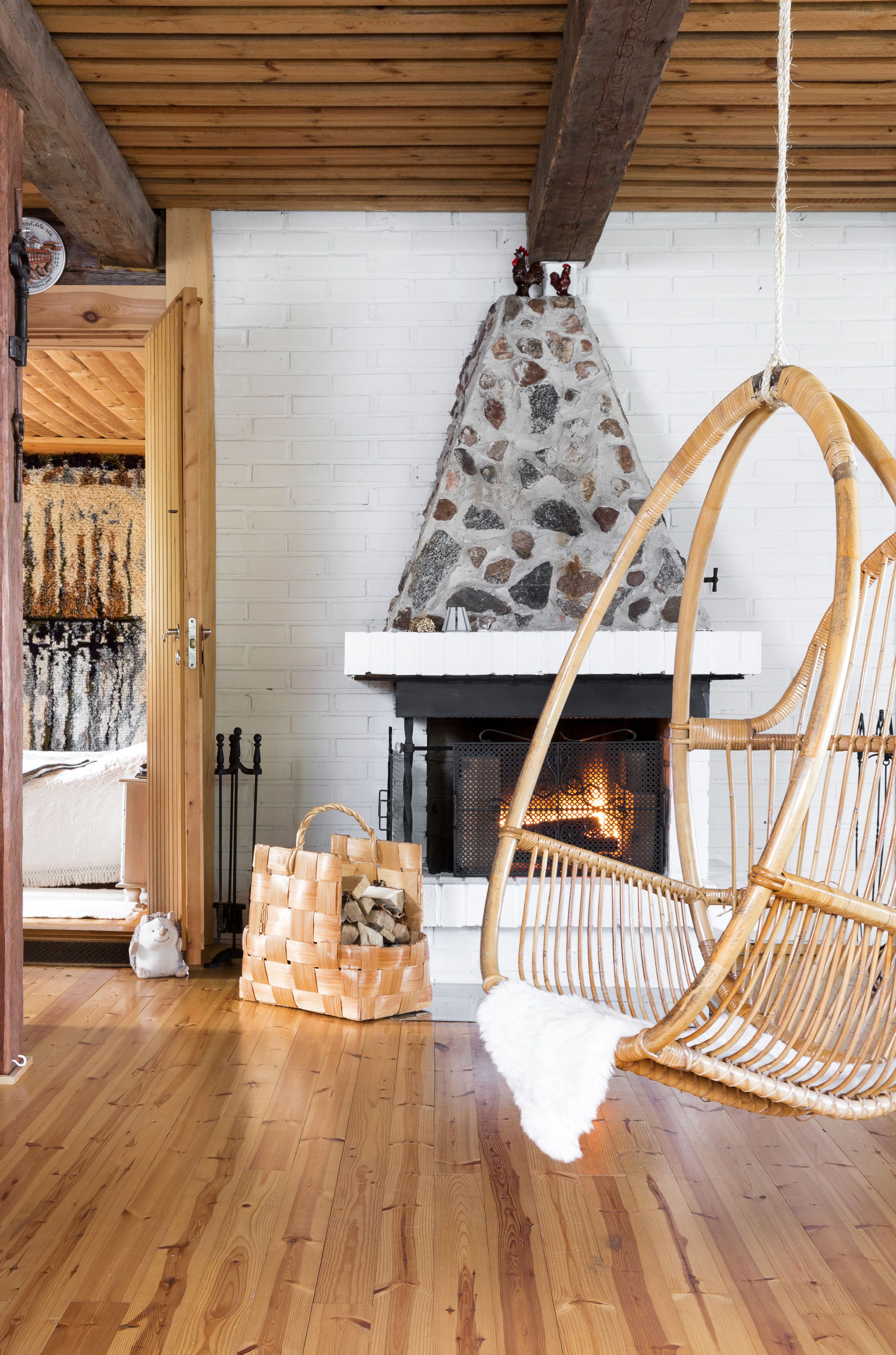 Takan lämpö ja riippukorituoli. Ei kun villasukkia kutomaan!