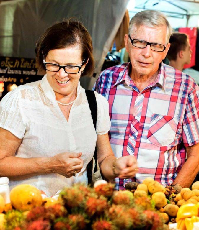 Kaija ja Leevi käyvät ostoksilla lähimarketissa.
