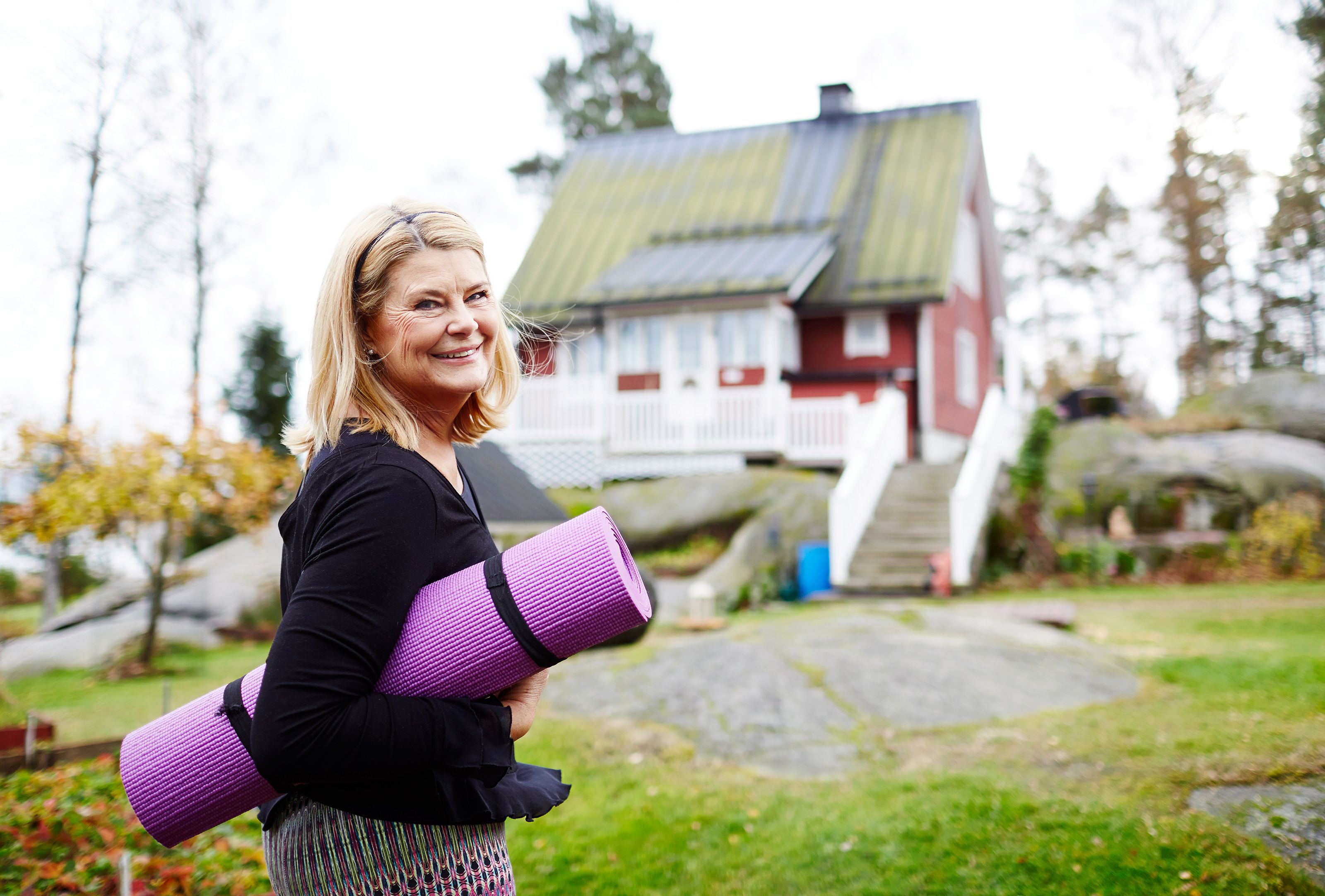 Marion kotinsa edustalla.