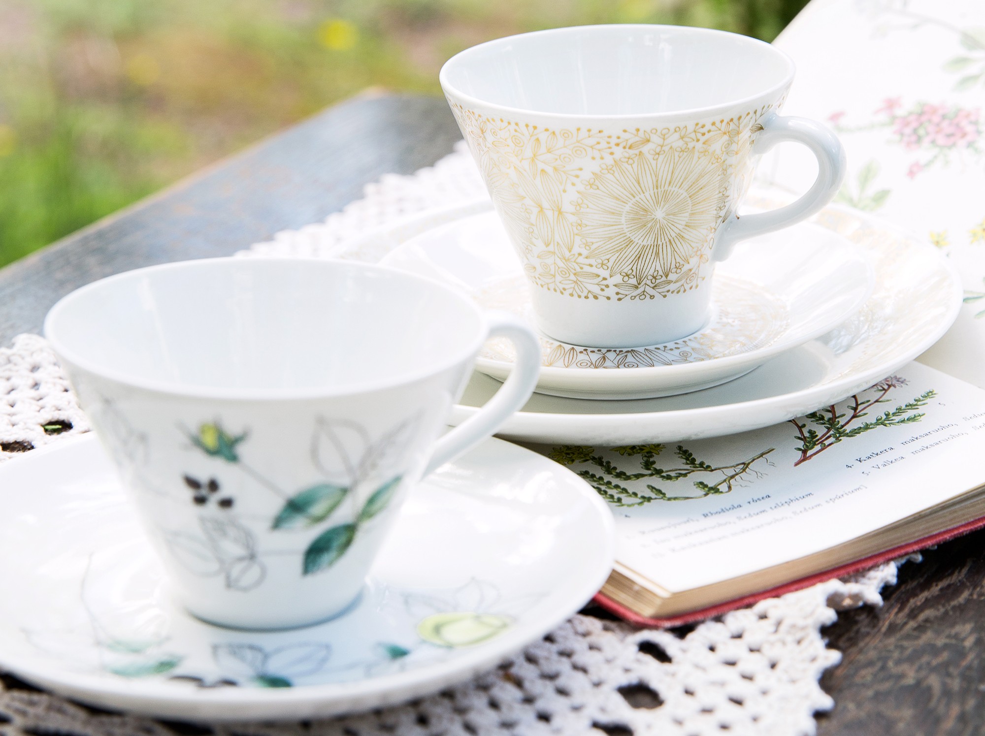 Hilkka-Liisa Aholan Julia-kuppi (vas.) ja Raija Uosikkisen EK-malli 60-luvulta.