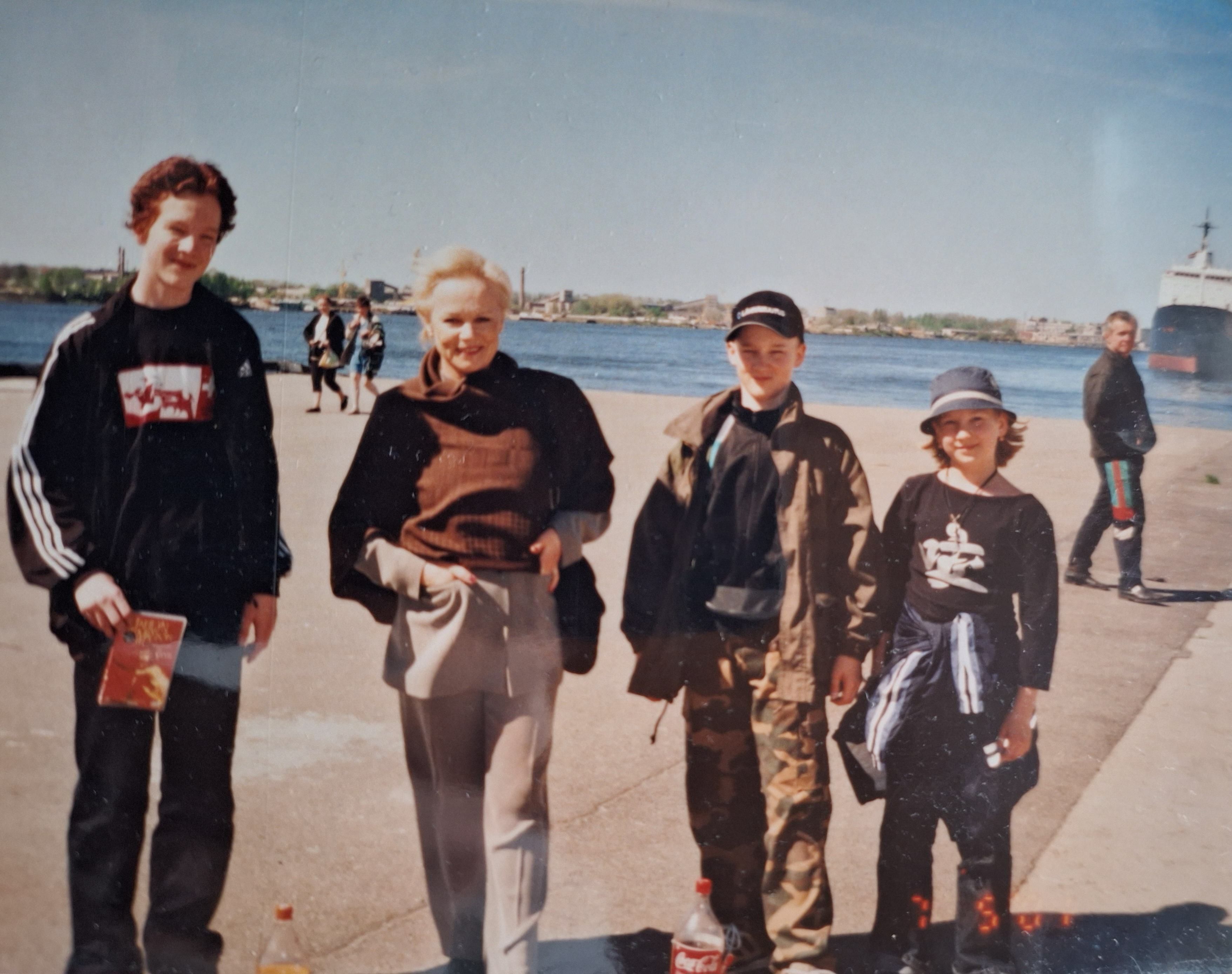 Ville Salminen, Katri Helena, Antti Salminen ja Anni Salminen Riiassa.