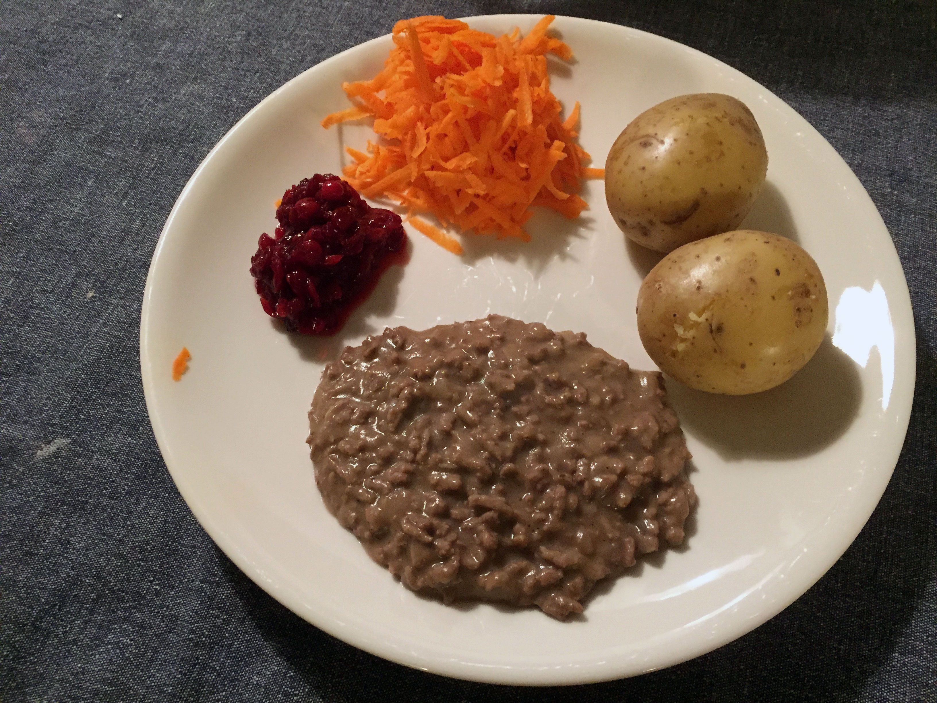 Ei tullut ruskeaa, tuli harmaata. Maku on kuitenkin hyvä.