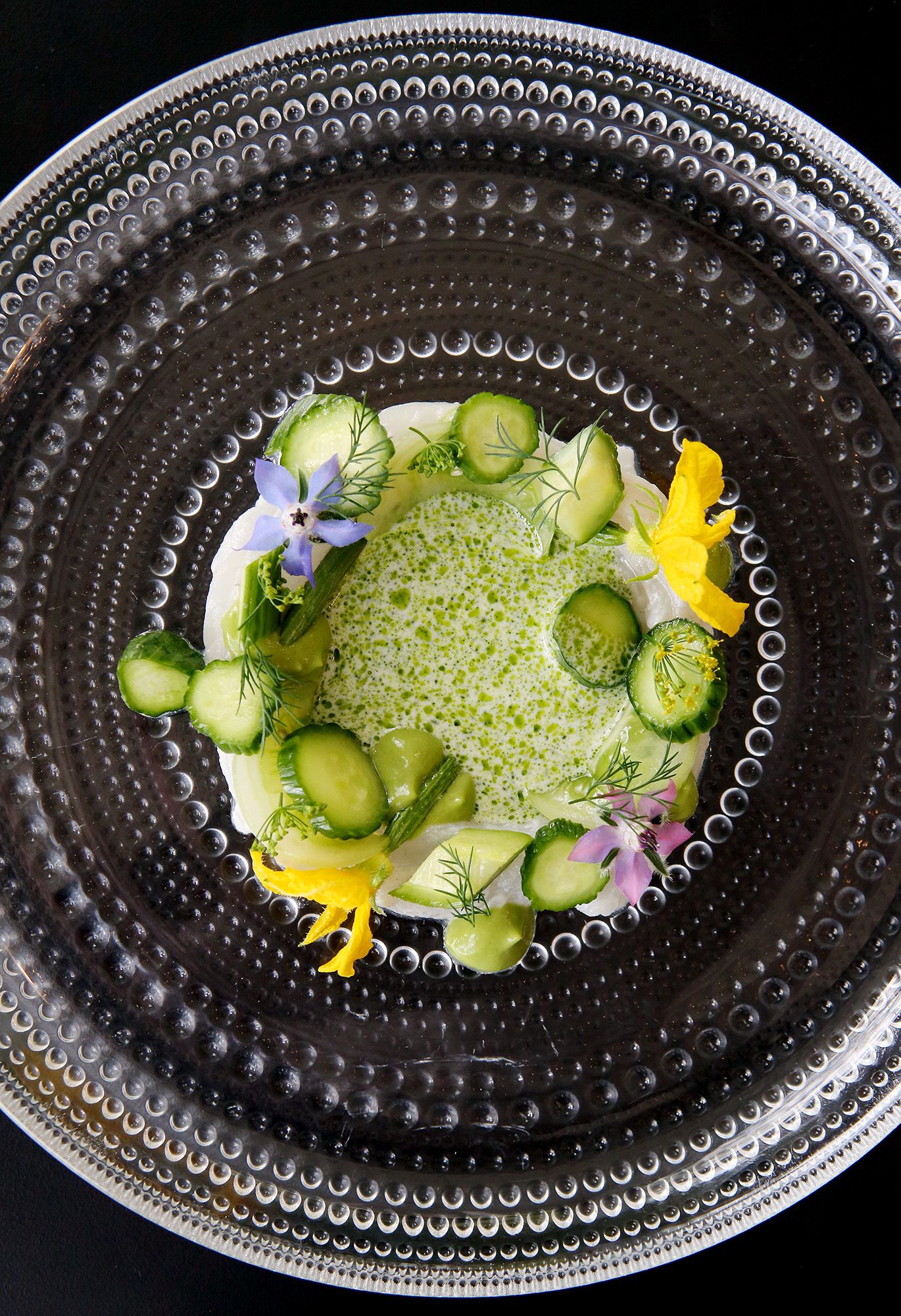 Hyvää ja kaunista Kaskiksen tapaa. Kuhaa, avokadoa ja kurkkua.