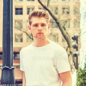 Marja Korhonen voi puhua vain silmiä räpäyttämällä