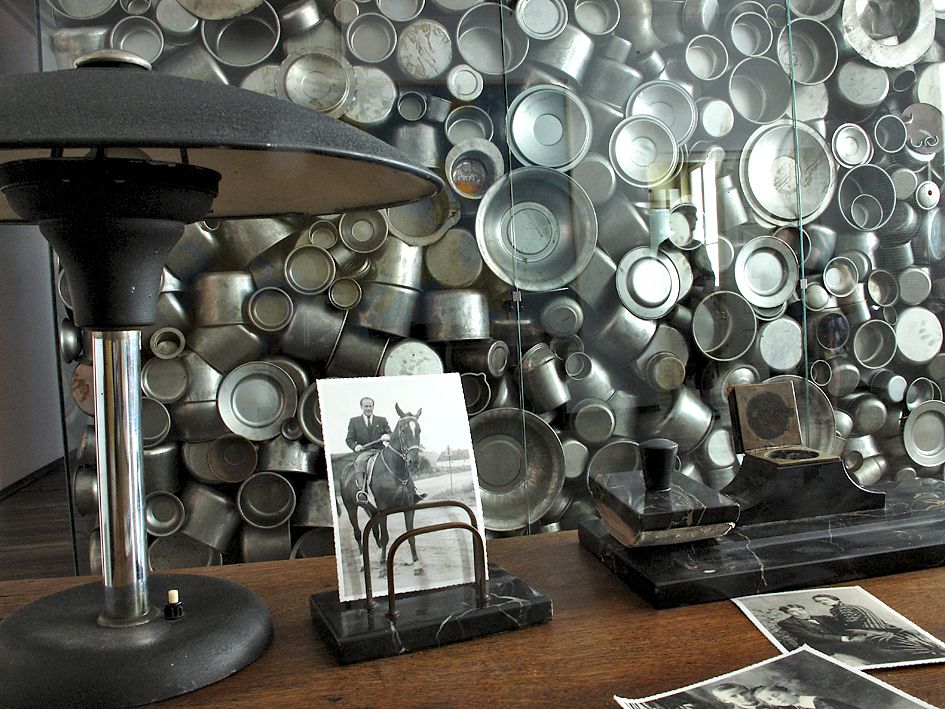 Schindlerin työ­huone emali­tehtaalla.