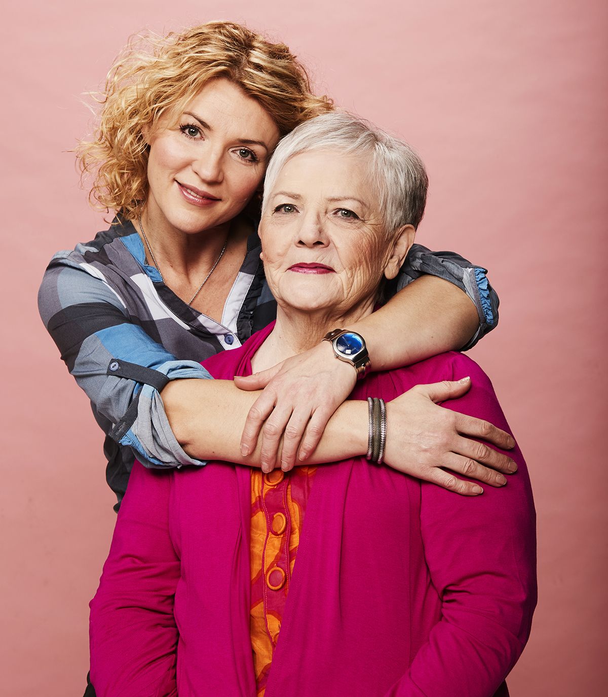 Tytär Irina Laigren, 47, on kampaamoyrittäjä. Asuu Espoossa 14-vuotiaan tyttärensä kanssa. Muutti Suomeen 1990. Harrastaa ilma-akrobatiaa ja tankotanssia. Äiti Maire Savenko, 72, asuu Espoossa.&nbsp;Kaksi tytärtä. Inkeriläinen, muutti Suomeen 2008 Pietarista, jossa työskenteli myyjänä Berjozka-valuuttakaupassa.