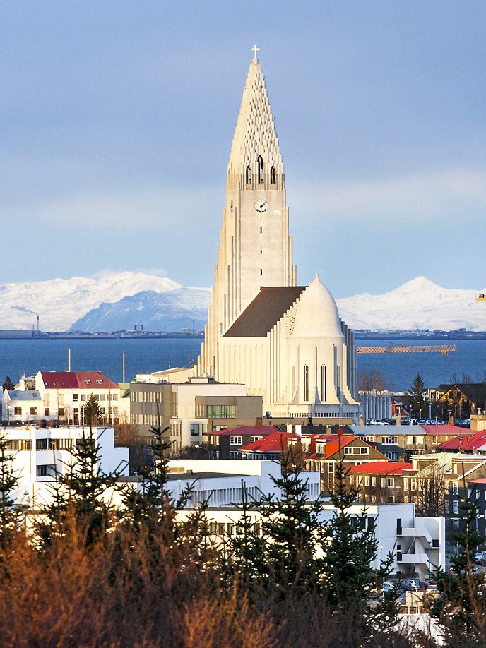 Hallg´rmurin kirkko on kaupungin valokuvatuin talo.