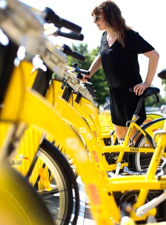 Kaupunkipyörällä lyhyet matkat taittuvat kätevästi.