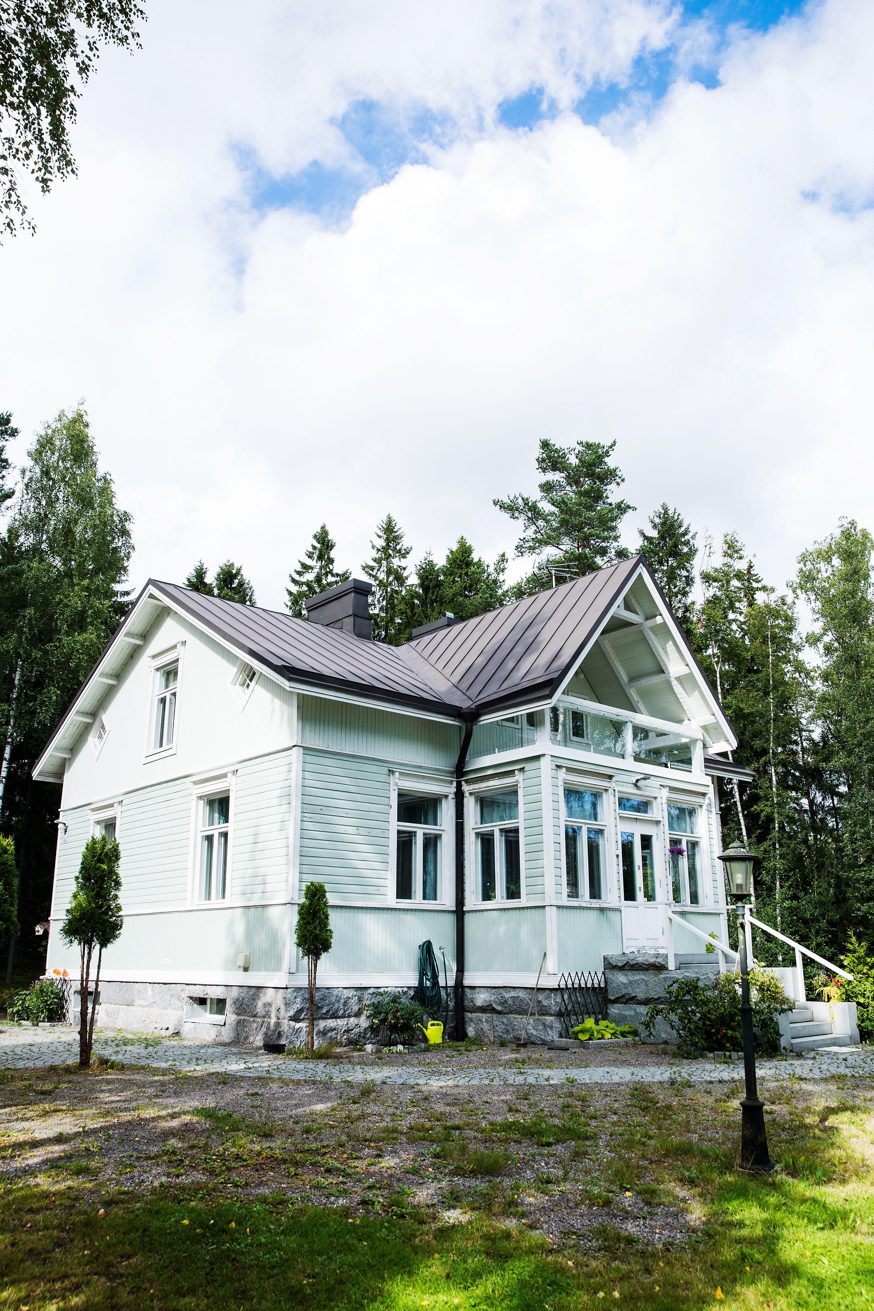 Talo siirrettiin hirsi hirreltä nykypaikalleen kymmenen vuotta sitten.